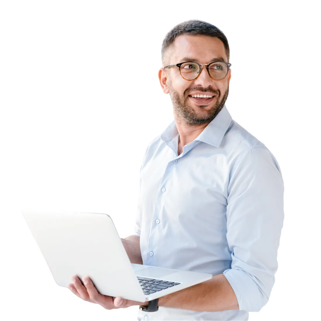 Person arbeitet an Unterlagen am Laptop